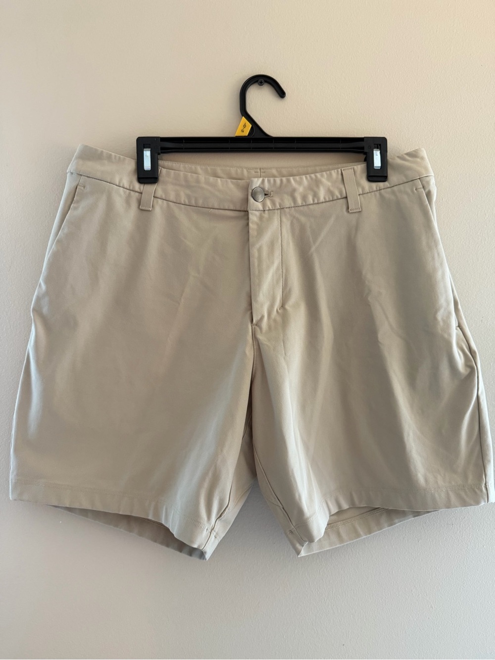 lululemon athletica Men's Beige Flat-Front Performance Shorts